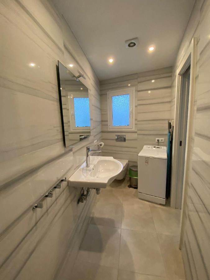 Вілла New Townhouse In The Heart Of Nerja With Jacuzzi Екстер'єр фото