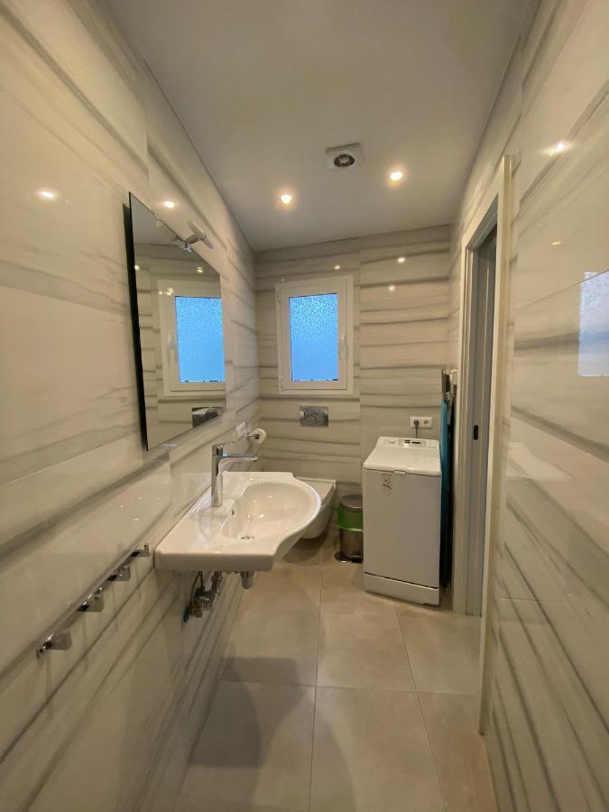 Вілла New Townhouse In The Heart Of Nerja With Jacuzzi Екстер'єр фото