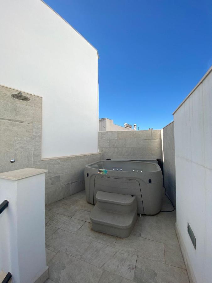 Вілла New Townhouse In The Heart Of Nerja With Jacuzzi Екстер'єр фото